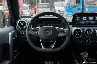 2018款北京BJ40 PLUS 2.3T自动四驱尊享版