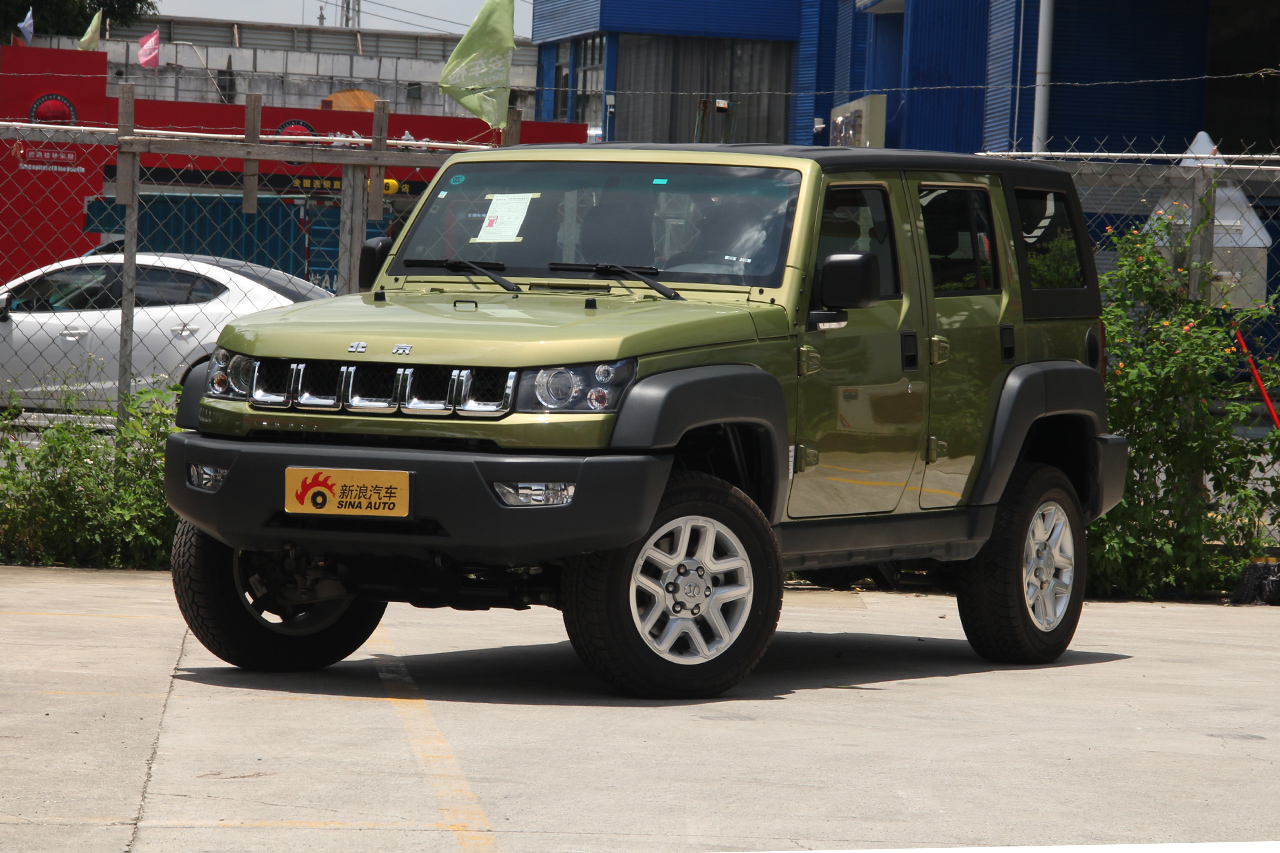 2016款北京BJ40L 2.3T自动两驱尊贵版