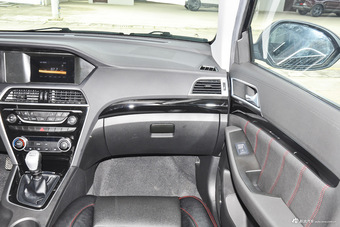 2015款猎豹CS10 2.0T手动卓越版 纽约黑