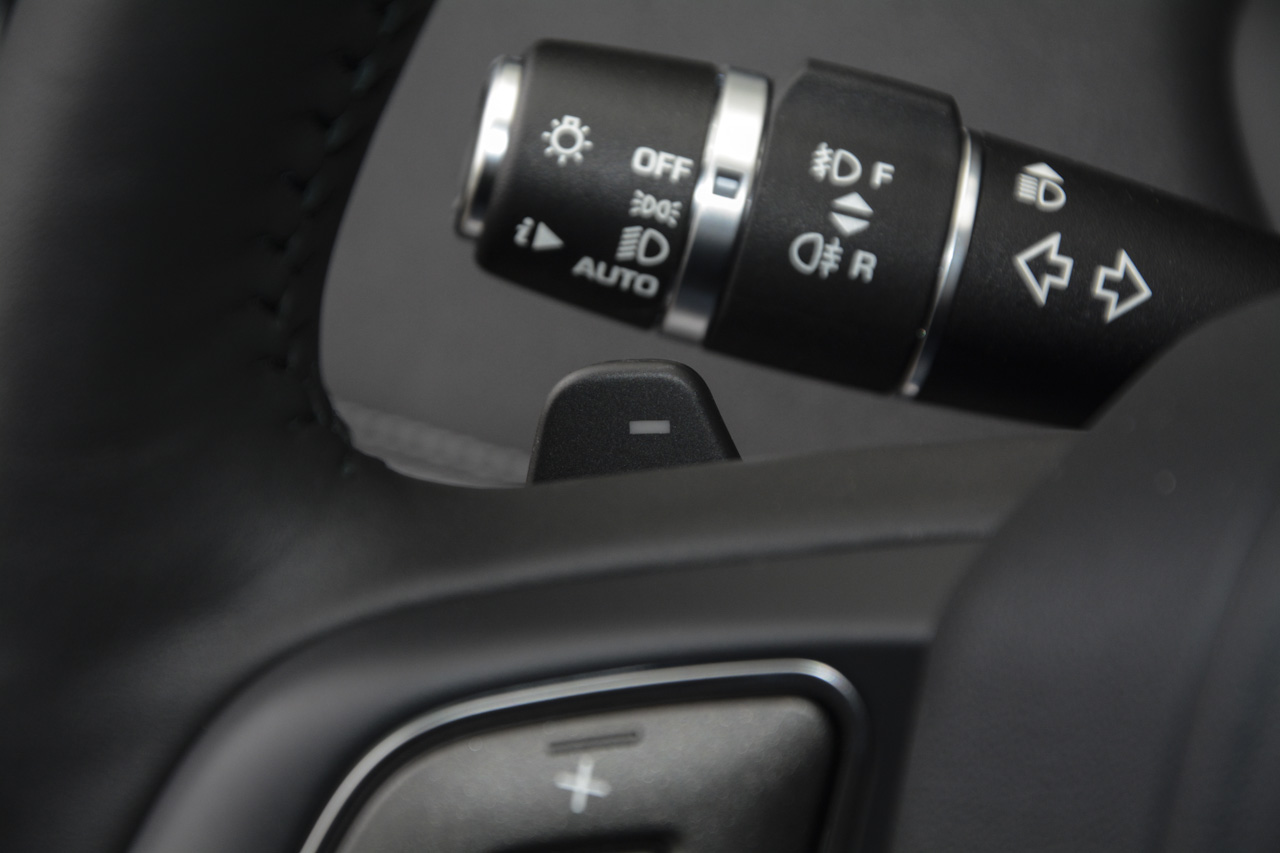 2018款揽胜极光2.0T自动智锐版240PS