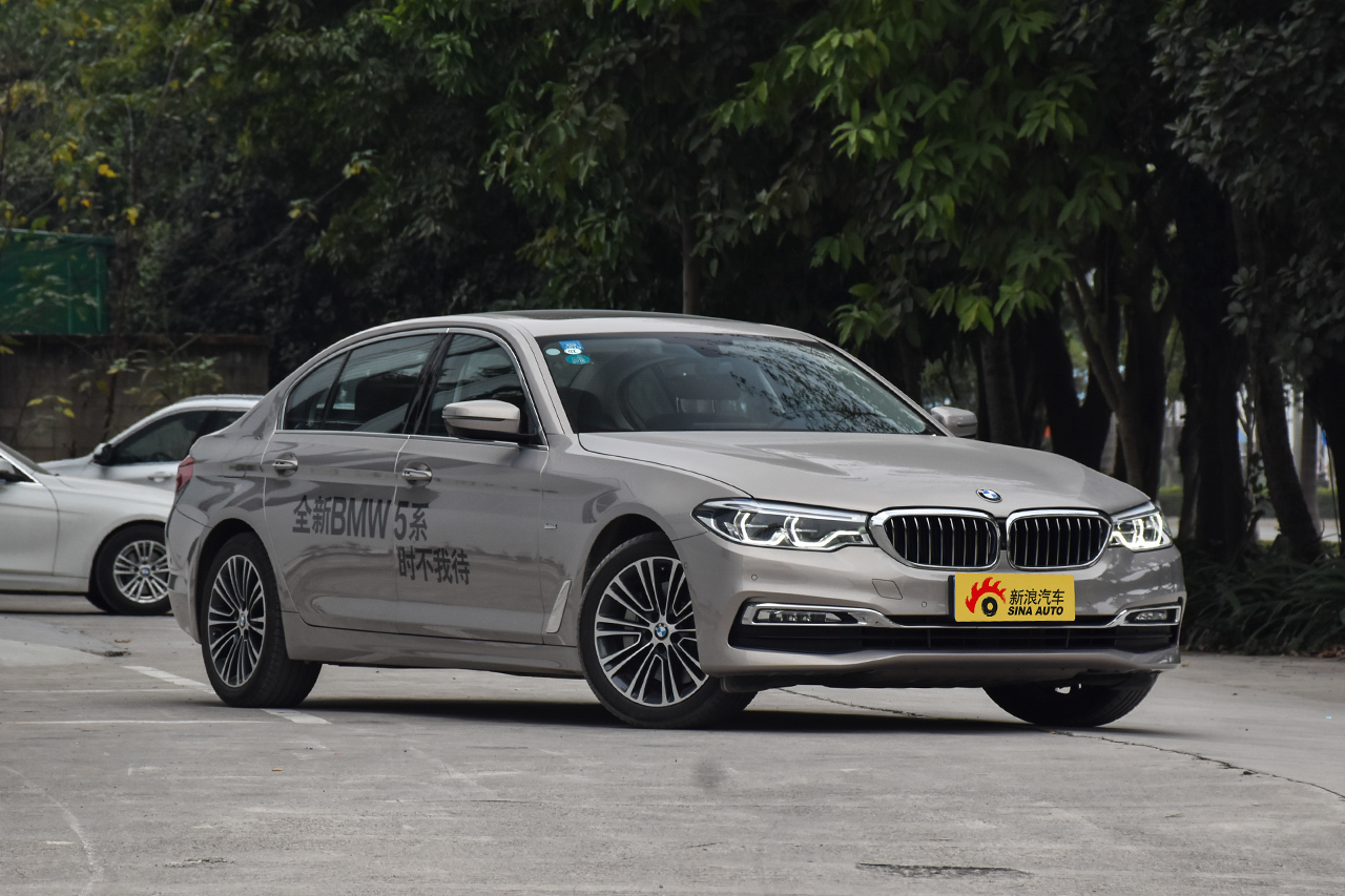 2018款宝马5系改款2.0T自动530Li尊享型豪华套装