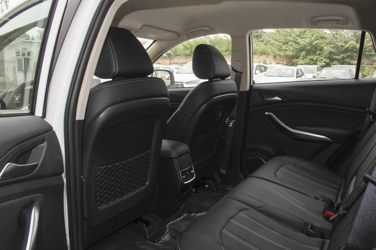 2019款比亚迪宋1.5TI自动智联越动型