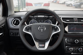 2016款中华V3 1.5T自动旗舰型 炫舞橙