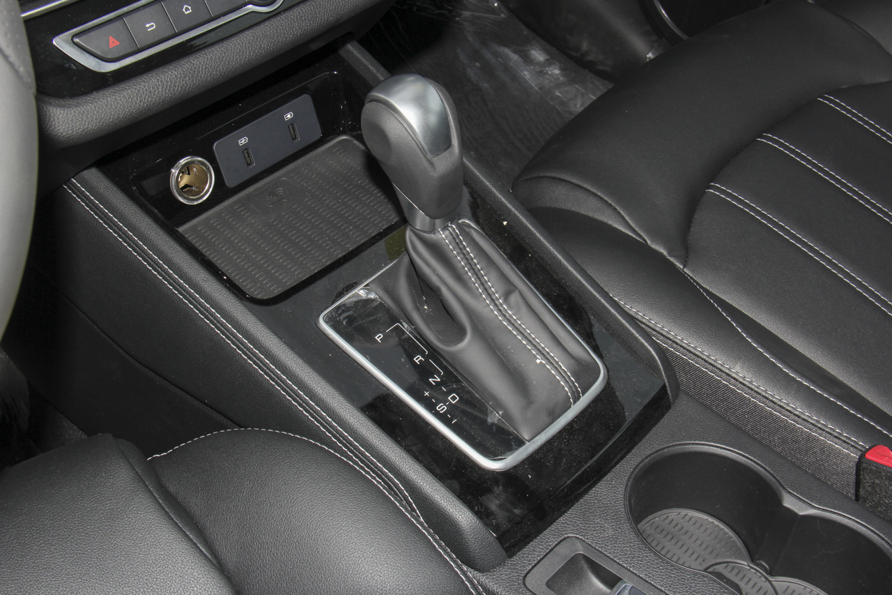 2019款比亚迪宋1.5TI自动智联越享型