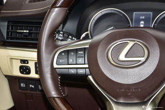 2015款雷克萨斯ES 2.5L自动300h尊贵版
