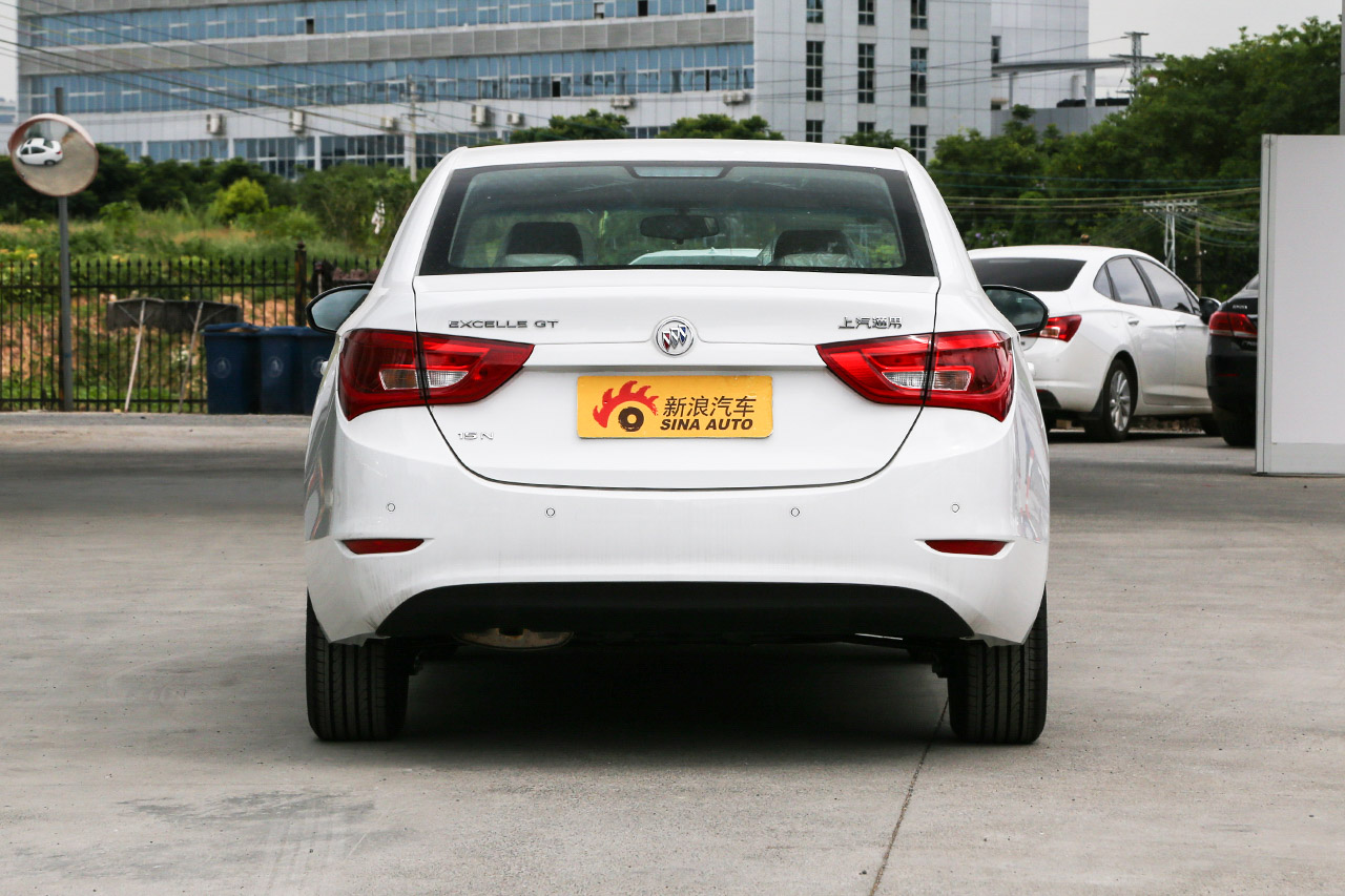 2016款英朗1.5L自动精英型15N 雪域白