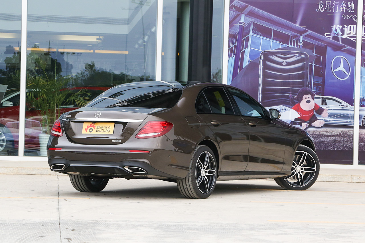 2016款奔驰E级E300L 豪华型