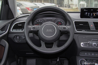 2017款奥迪Q3 1.4T自动30 TFSI风尚型