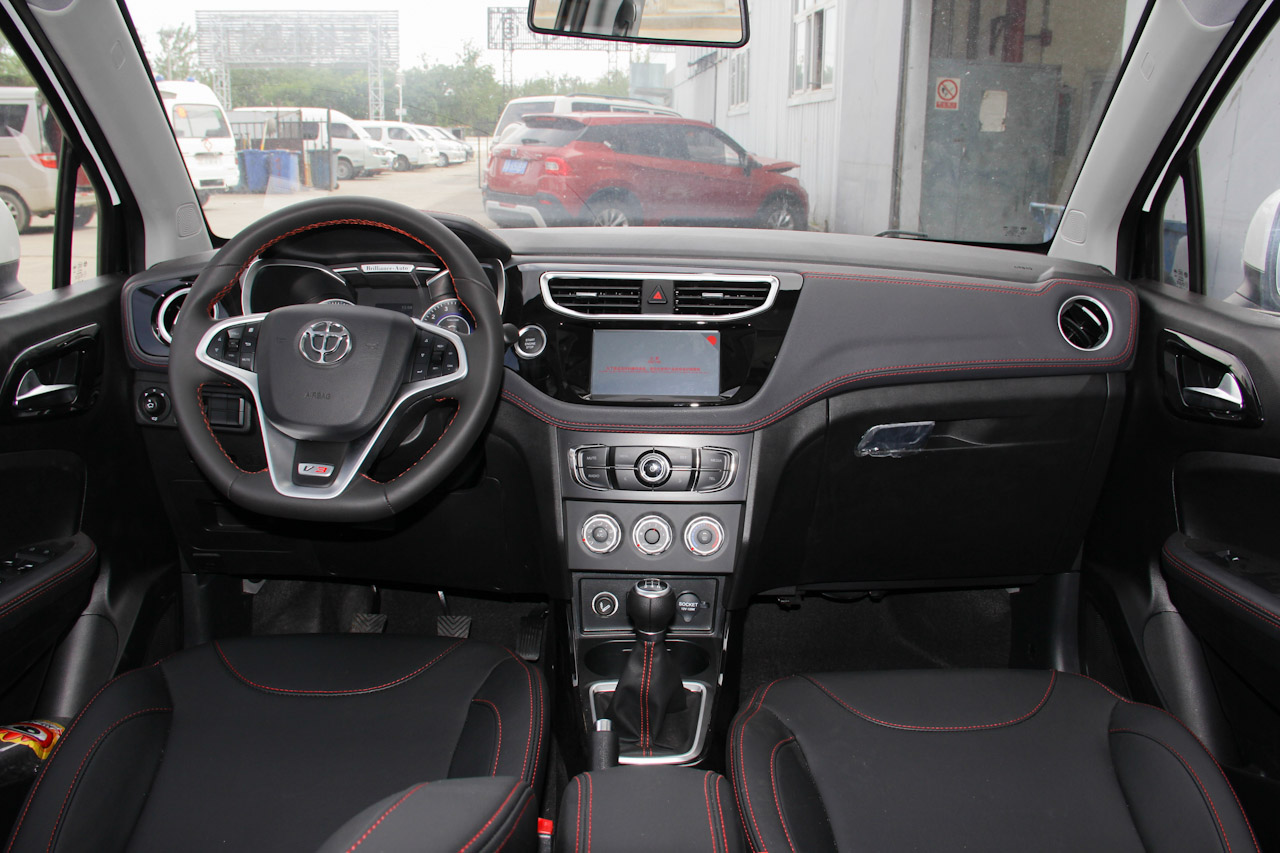 2016款中华V3 1.5L手动智能型