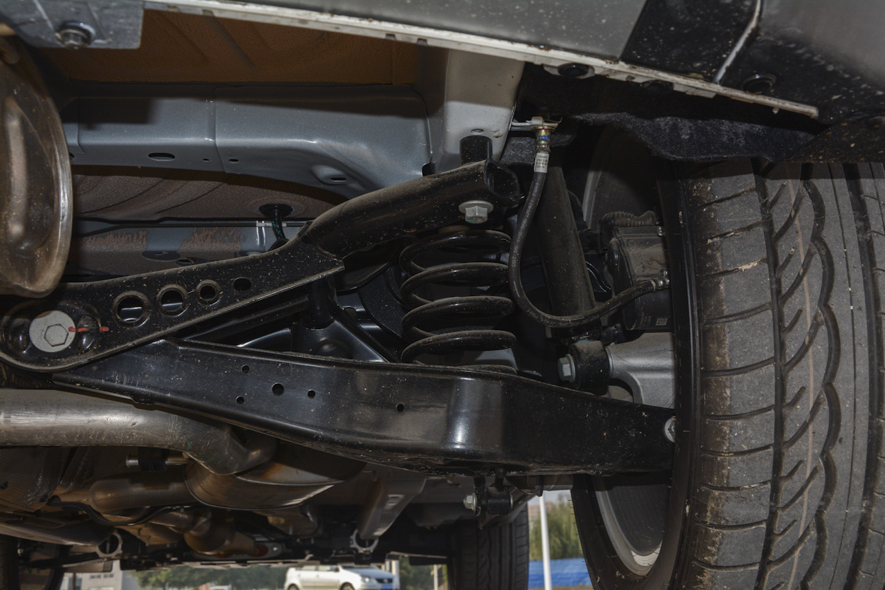 2016款驭胜S330 1.5T自动两驱旗舰版