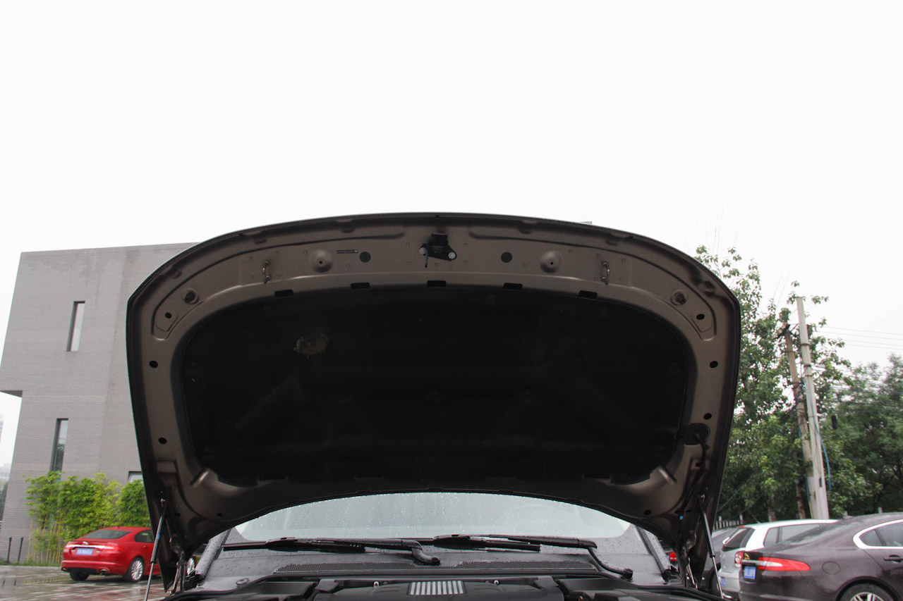 2016款第四代发现3.0T自动SC曜黑典藏版 SE