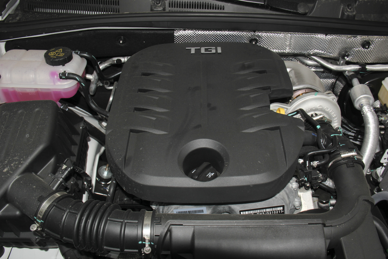 2018款荣威RX8 2.0T自动智联网两驱旗舰版