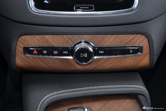 2018款沃尔沃XC90升级版 2.0T自动 T6智雅版