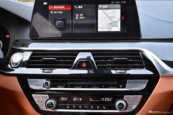 2018款宝马5系改款2.0T自动530Li领先型M运动套装