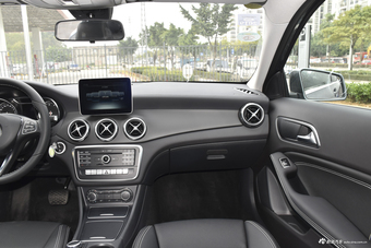 2017款奔驰GLA级 GLA200 1.6T自动时尚型