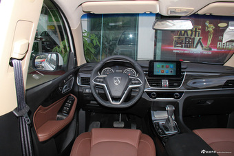 2017款宝骏560 1.5T DCT尊享型