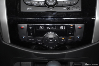 2017款纳瓦拉2.5L自动两驱豪华版QR25