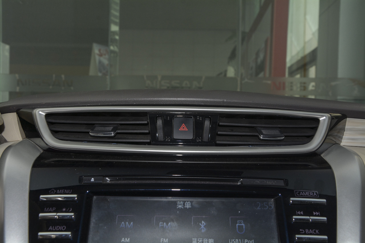 2017款楼兰2.5L自动S/C XV HEV混动四驱旗舰版