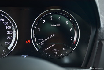 2018款宝马1系120i自动设计套装型