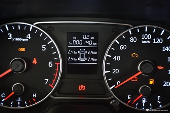 2018款陆风X8 1.8T手动汽油4X4豪华型