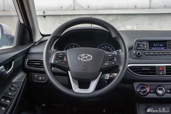 2017款悦动1.6L手动悦值版GLS