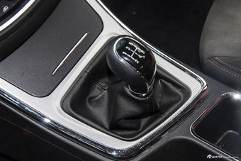 2015款 宝骏560 1.8L手动精英型