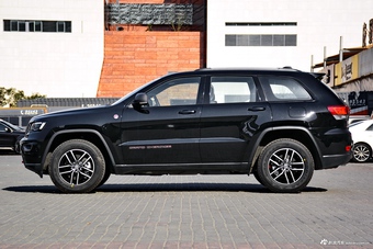 2017款大切诺基3.0L自动Tarilhawk