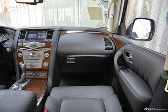 2017款英菲尼迪QX80 5.6L自动中东版