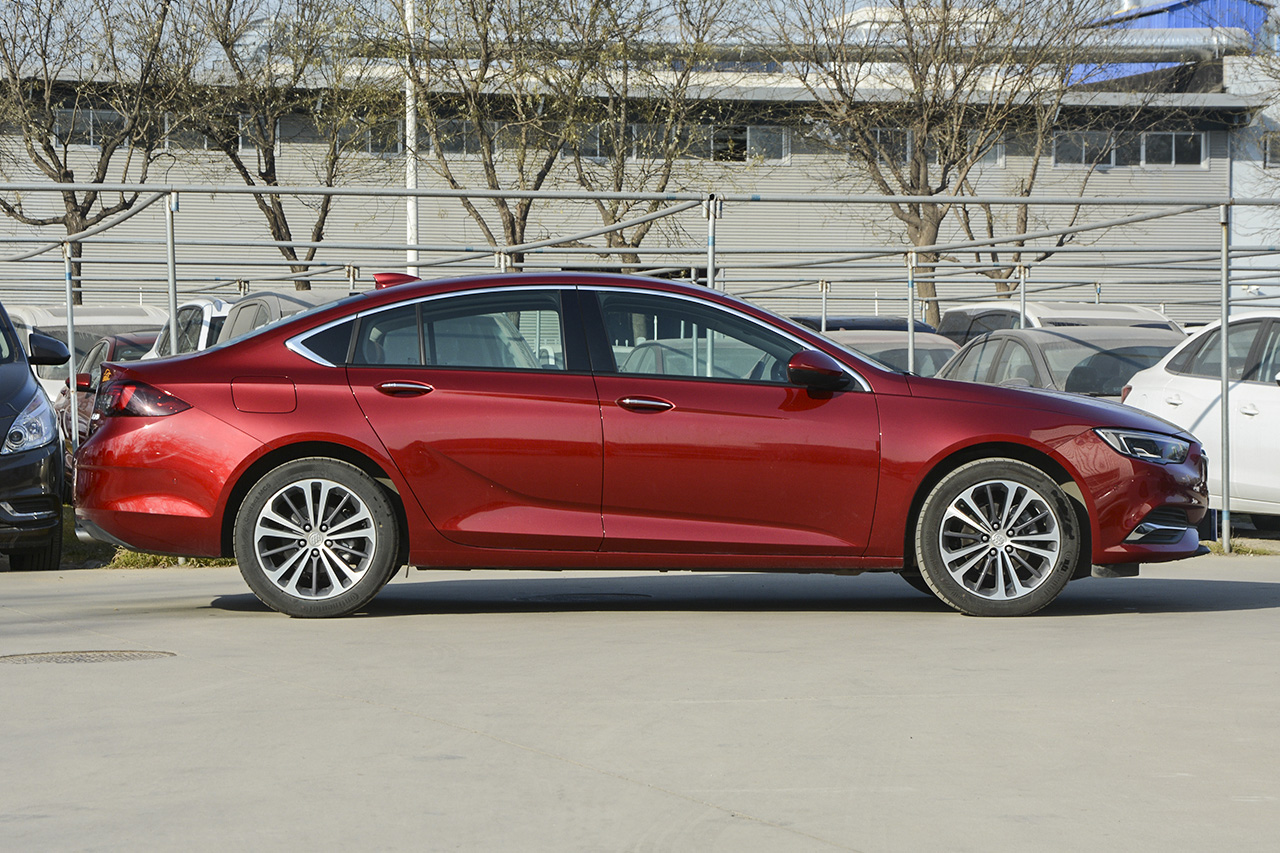 2017款君威2.0T自动尊贵型28T