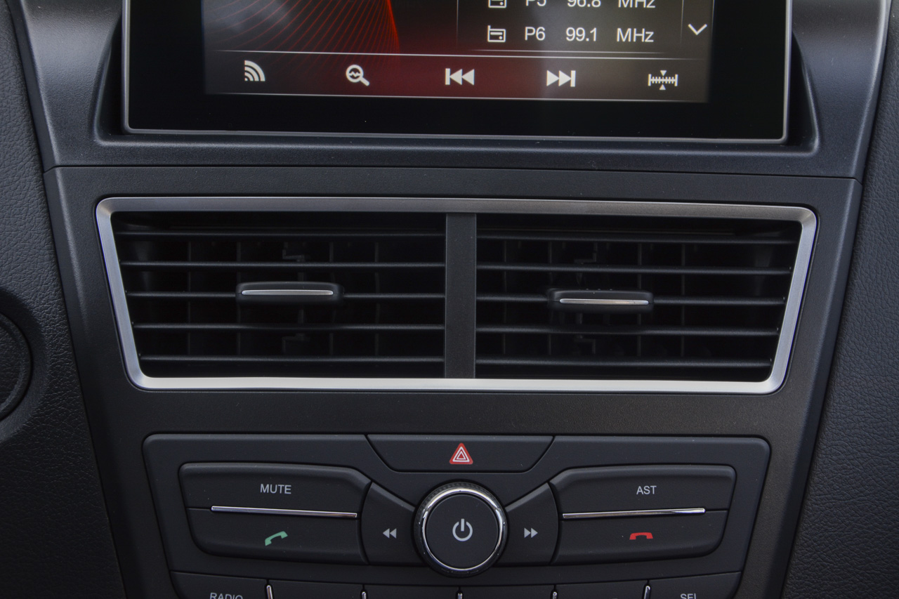 2017款奔腾X40 1.6L自动豪华型