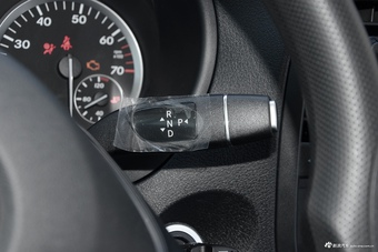 2016款奔驰威霆2.0T自动精英版 太空银