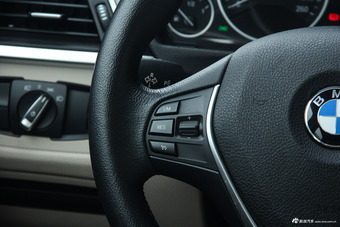 2017款宝马3系2.0T自动豪华设计套装320Li