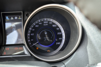 2016款长安CS75 1.8T自动尊贵型国5