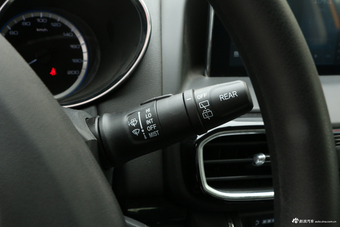 2018款风神AX4 1.6L手动潮尚型天窗版