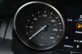 2017款揽胜极光2.0T自动PURE风尚版