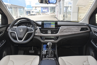 2017款宝骏730 1.5T自动风尚型7座