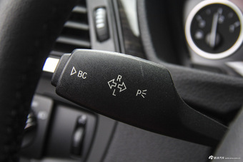 2016款宝马3系GT 320i 2.0T自动设计套装型 矿石白