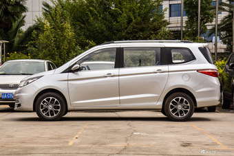 2016款长安欧尚1.5L手动豪华型