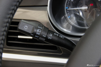 2017款吉利帝豪1.3T自动三厢百万款尊贵型