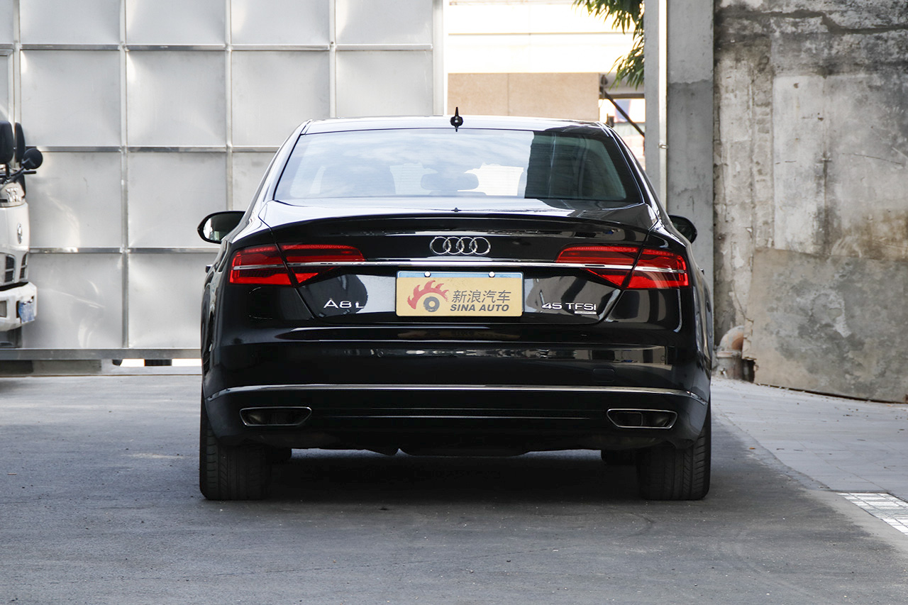 2016款奥迪A8L 3.0T自动45TFSI quattro时尚型