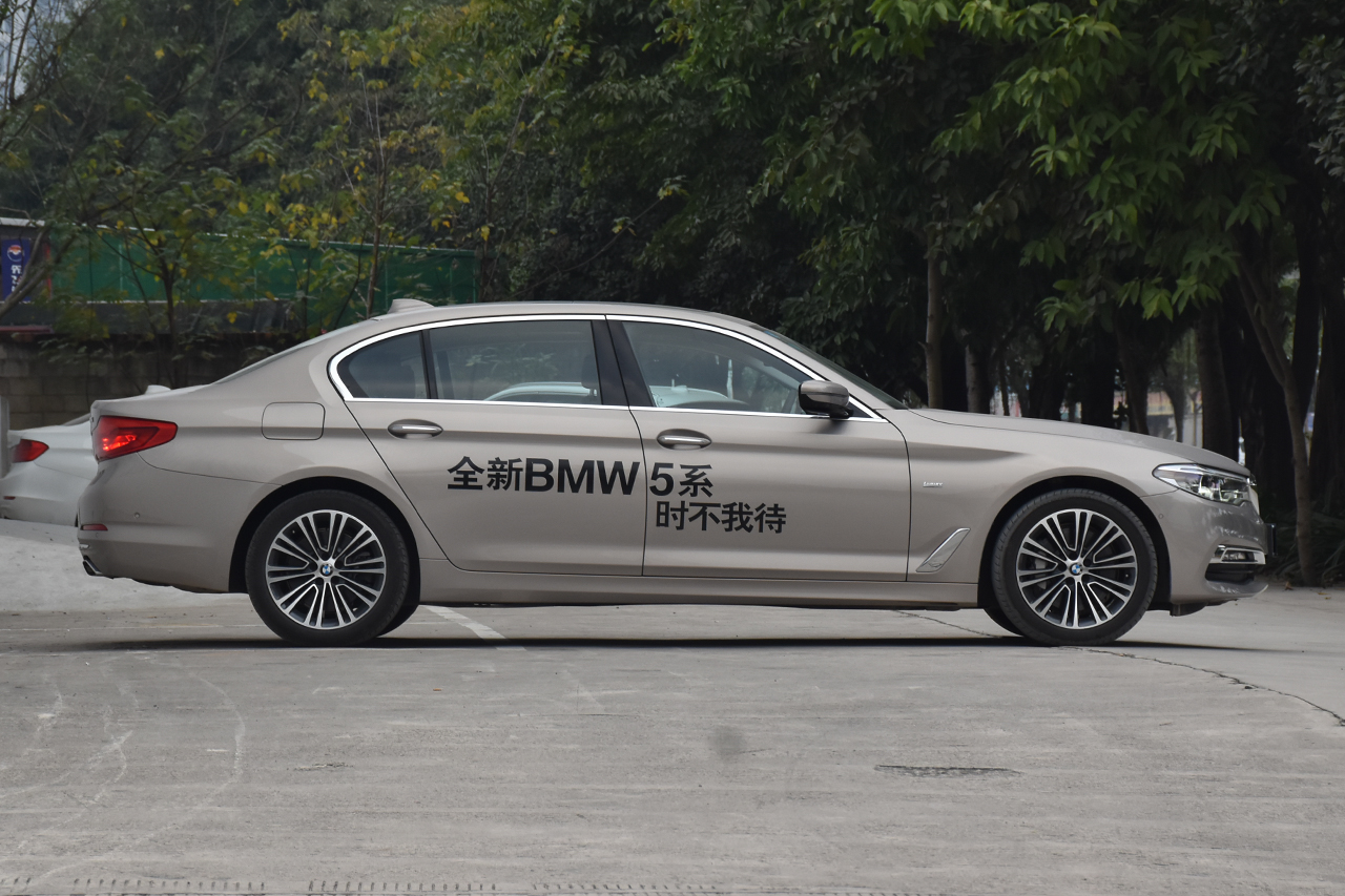 2018款宝马5系改款2.0T自动530Li尊享型豪华套装