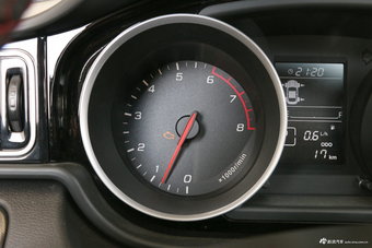 2017款骏派D60 1.8L自动豪华天窗版