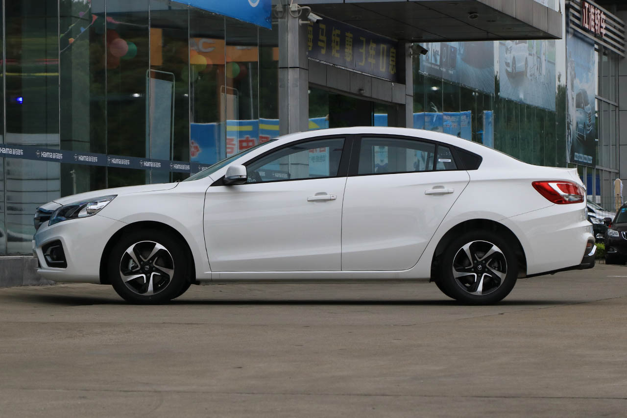 2017款海马福美来1.6L自动豪华型