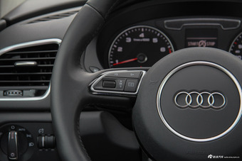 2017款奥迪Q3 1.4T自动30 TFSI风尚型