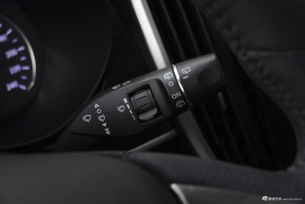 2018款比亚迪宋MAX 1.5T自动智联精英型6座