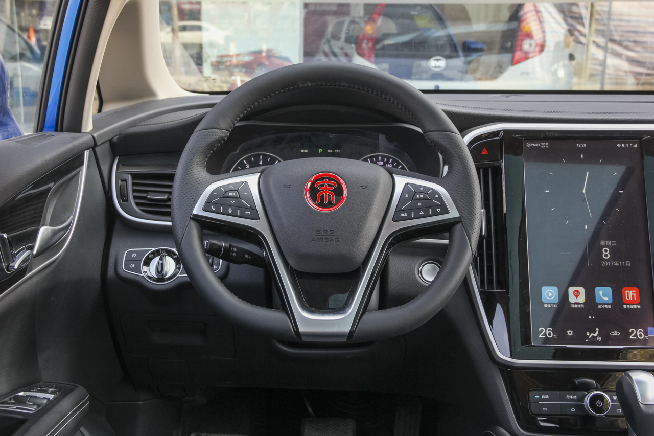 2017款比亚迪宋MAX 1.5T自动互联尊贵型 