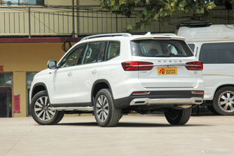 2018款荣威RX8 2.0T自动智联网两驱旗舰版