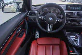 2017款宝马M4自动双门轿跑车