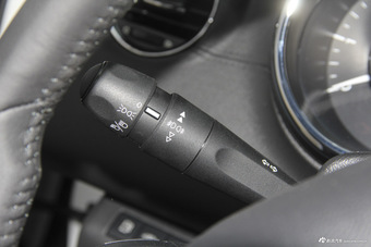 2016款标致3008 1.6THP自动潮流版