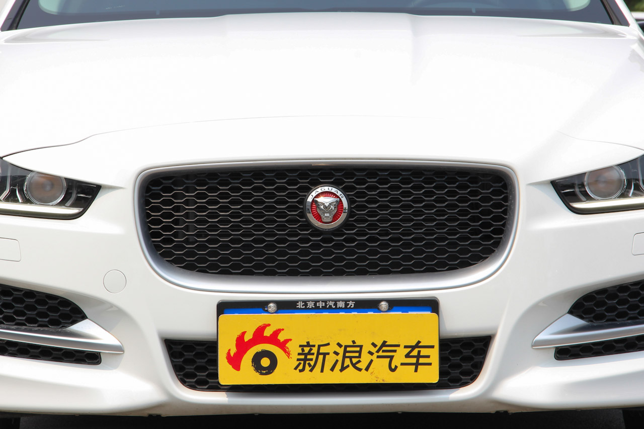 2015款捷豹XE R-SPORT 2.0T自动i4 Ti (240PS)